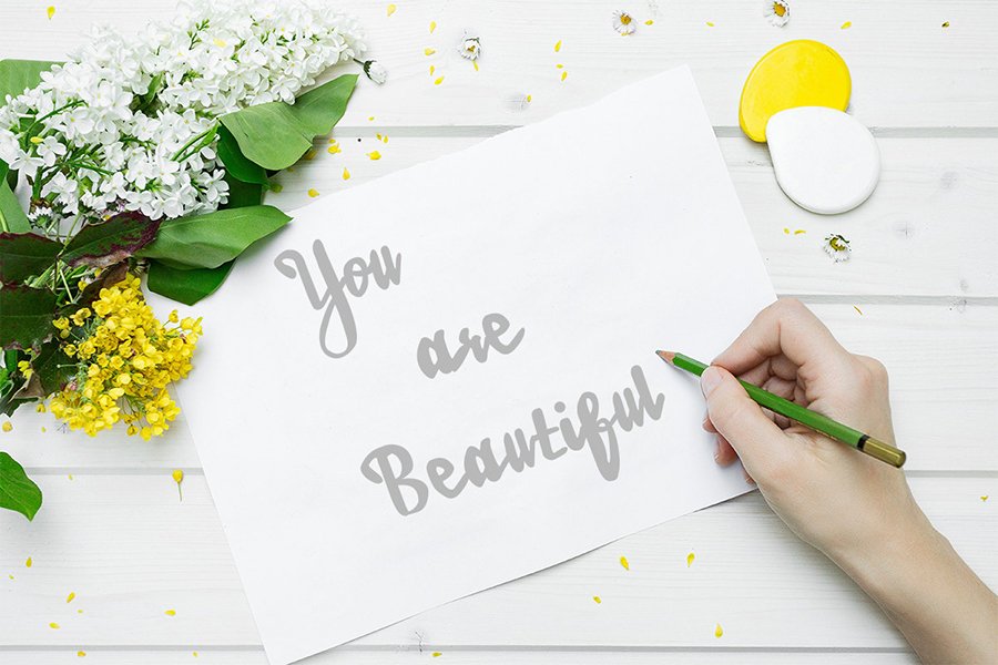 Estrellasa Modern Script Font