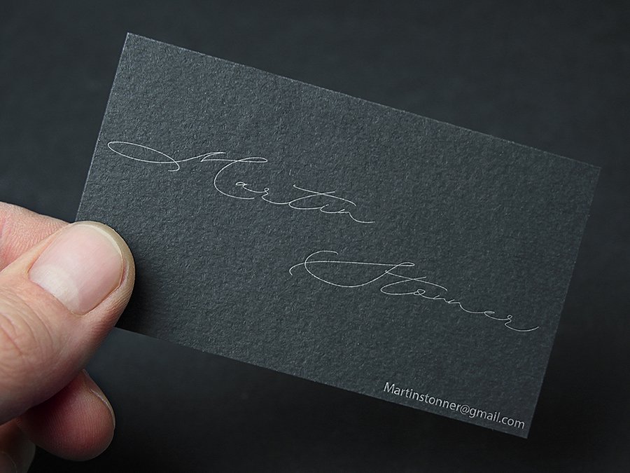 Auro Rumpthut Script Font